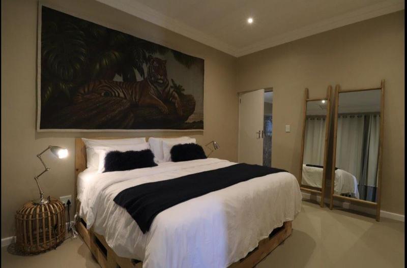 4 Bedroom Property for Sale in Constantia Upper Western Cape